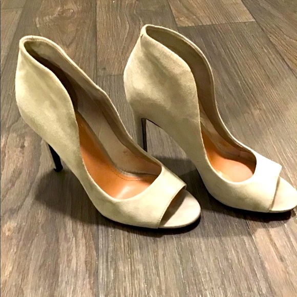 Women’s Vince Camuto Shoes - Picture 3 of 3